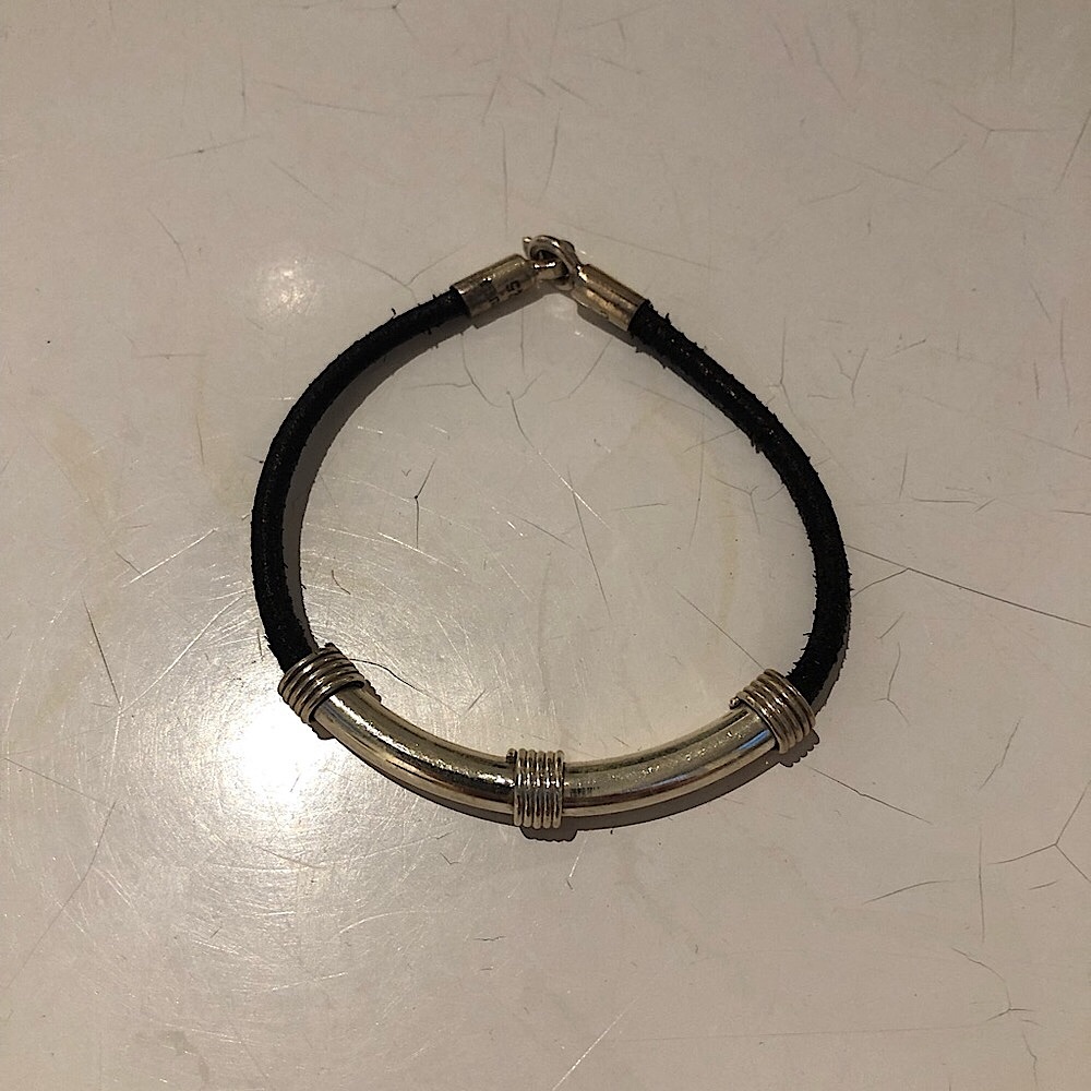 925 sterling silver and leather bracelet approx. 7 1/4 inches around